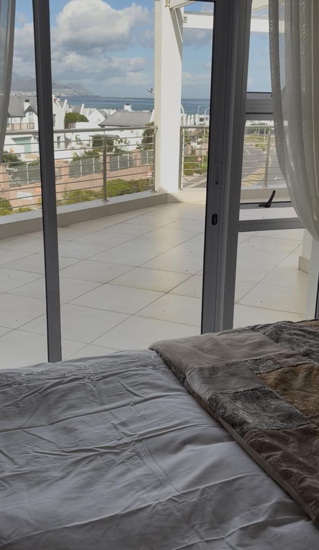 To Let 1 Bedroom Property for Rent in Big Bay Western Cape
